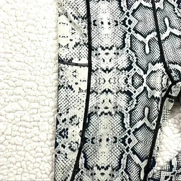 High Waisted Yoga Pants V Cross Waist Side Pocket Tummy Control Workout Legging - Picture 8 of 16